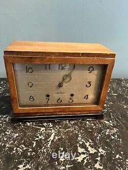1952 Seth Thomas Art Deco Model No. E515-003 Chiming Mantle Clock