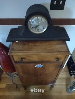 Antique Seth Thomas 8 Day Mantle Clock With Key Works. Beautiful