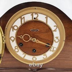 Seth Thomas Pembroke Mantle Clock Midcentury Wood Veneer Canada with Key Vtg