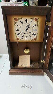 Seth thomas clock Model 1213000 WORKS/Original Condition Never refurbished