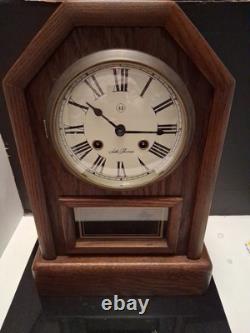 Vintage Seth Thomas Country Cottage Mantle Clock. Gorgeous