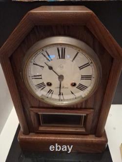 Vintage Seth Thomas Country Cottage Mantle Clock. Gorgeous