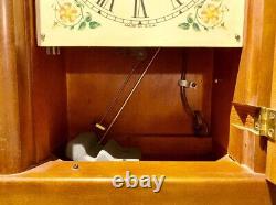 Vintage Seth Thomas Wooden Cathedral Style Mantel Clock Model E512-000, electric