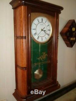 Vintage WINCHESTER HORSE RIFLE ARMS Seth Thomas Real Wood Pendulum Wall Clock