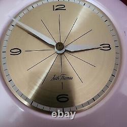 Vtg Mid Century Seth Thomas Bathette Clock Pale Pink Gold Fleur De Lis